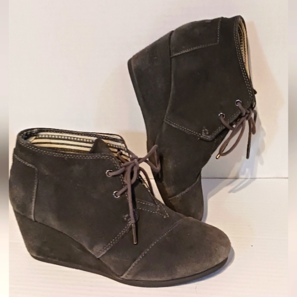 TOMS SZ.‎ 8 Gray Heeled Booties